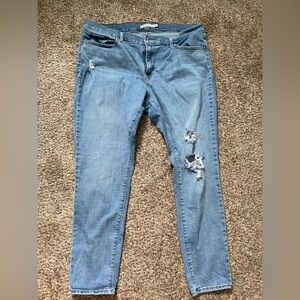 Distressed Levi’s Blue Women's Jeans